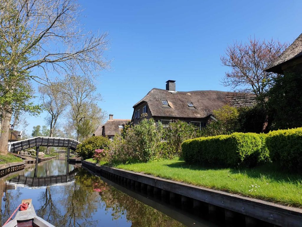Day-trips-from-Amsterdam-to-Giethoorn